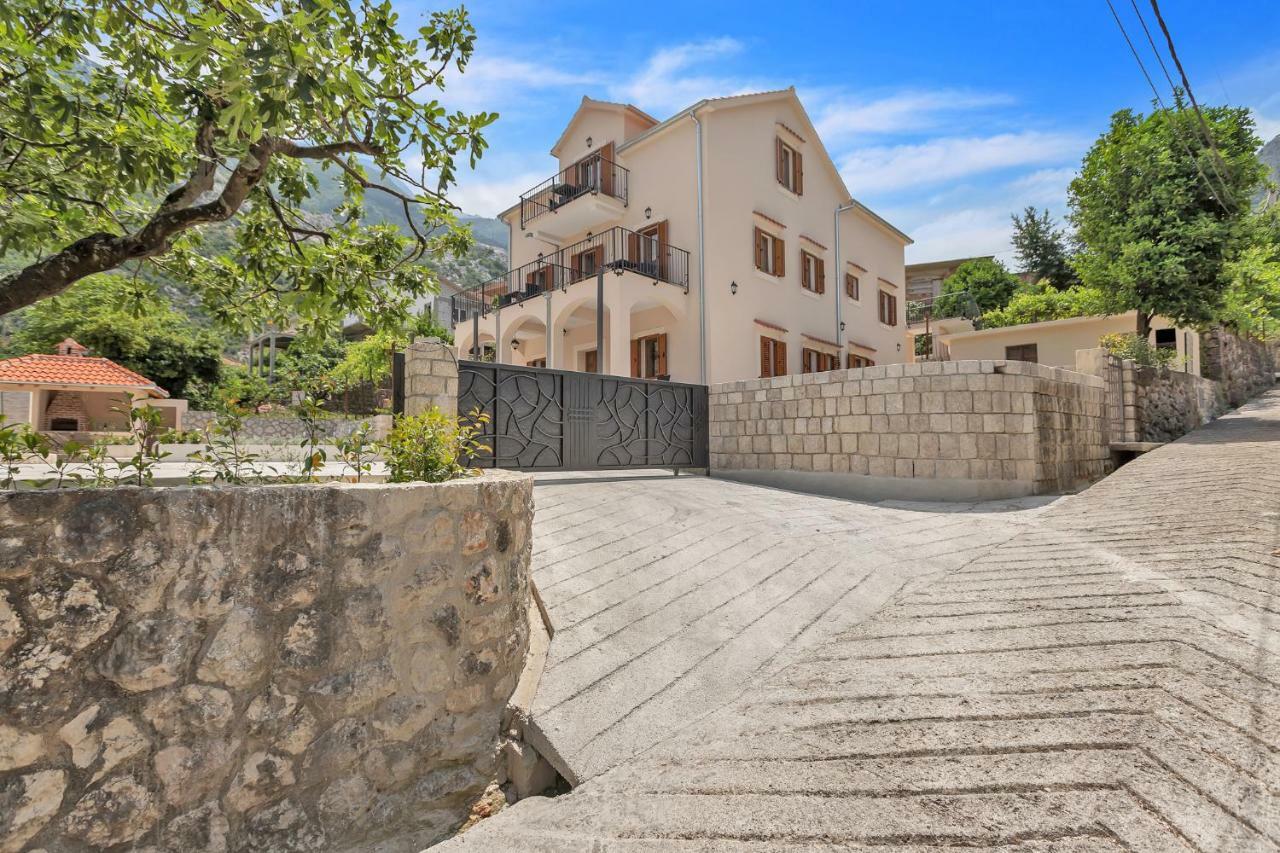 Apartments Mezini 11 Котор Екстериор снимка