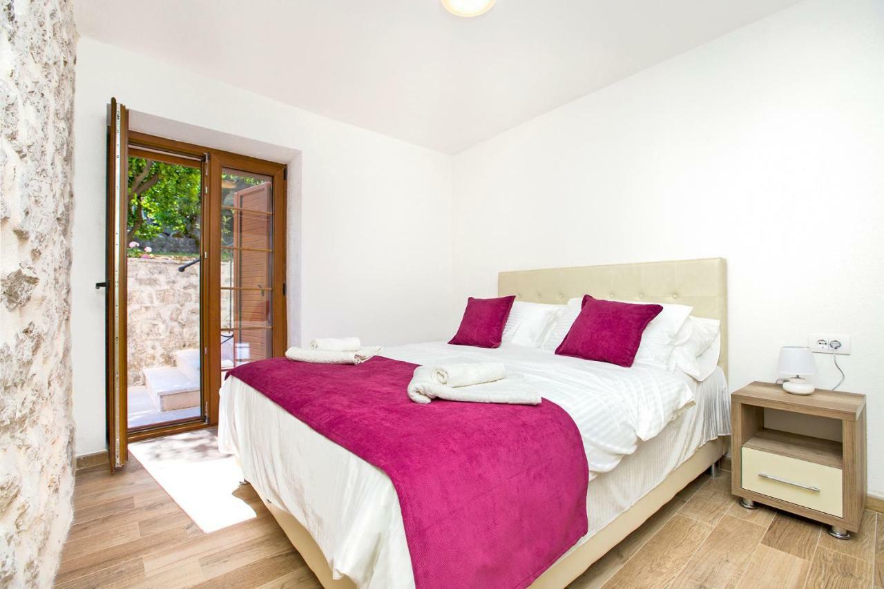 Apartments Mezini 11 Котор Екстериор снимка