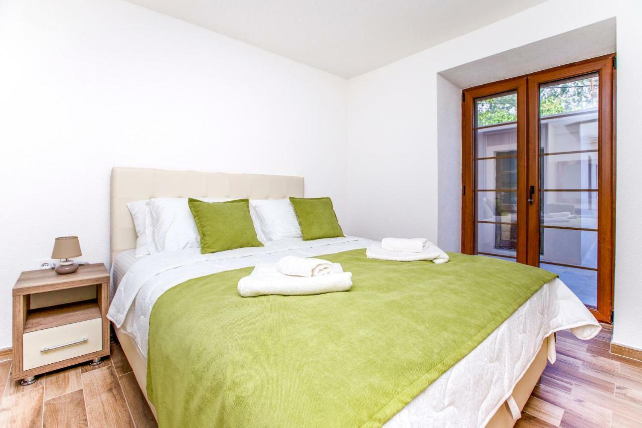 Apartments Mezini 11 Котор Екстериор снимка