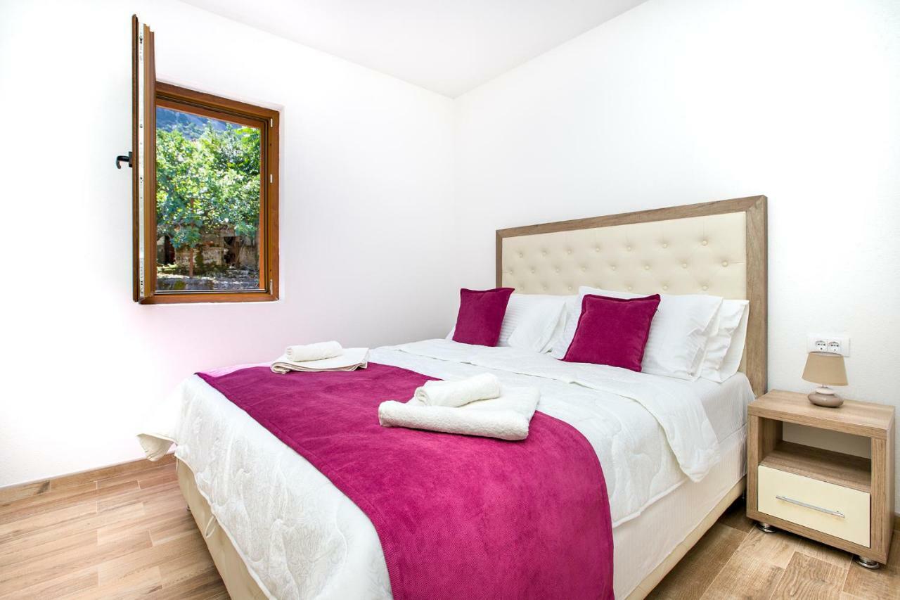 Apartments Mezini 11 Котор Екстериор снимка