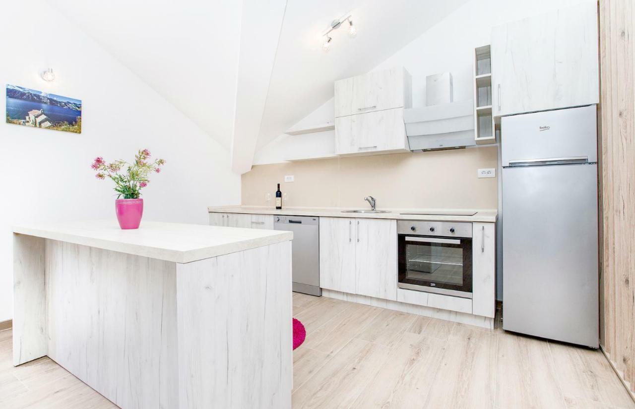 Apartments Mezini 11 Котор Екстериор снимка